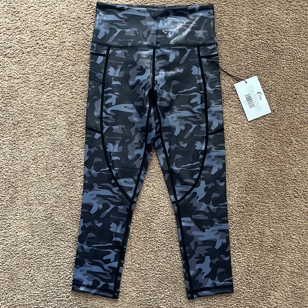 ZYIA Metallic Pocket Light n Tight Hi-Rise Capri